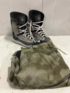Airwalk Access Men&rsquo;s Snowboard Boots Size 9 US (EU 42.5, UK 8) Softland Sole Gray/Black- Burton (White collection) (med) snowboarding pants