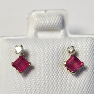 $500 10K Ruby(0.44ct) Diamond(0.06ct) Earrings