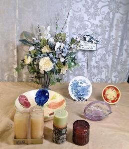 (4) Scented Candles & Assorted Table Decor