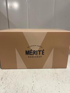 Merite Bakeshop Large Pastry Boxes V2 &ndash; 80 Count, 8"x4.5"x4", Tan/Blue Print, Carton 30