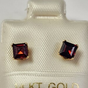 $300 14K Garnet(0.8ct) Earrings