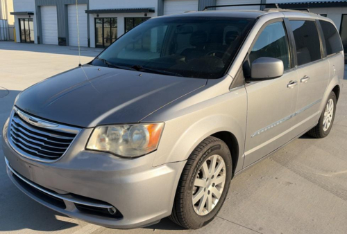 2014 CHRYSLER TOWN & COUNTRY - LEATHER SEATS!