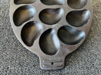 Outset Cast Iron Oyster Grill Pan 12-Well, Pre-Seasoned, Integrated Handles, 19" x 13" - 3