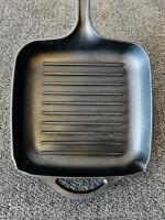 Dash Of That 10.5" Cast Iron Square Grill Pan with Integrated Handle - 2