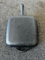 Dash Of That 10.5" Cast Iron Square Grill Pan with Integrated Handle - 3
