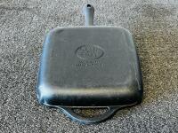 Dash Of That 10.5" Cast Iron Square Grill Pan with Integrated Handle - 5