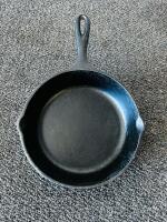 Lodge 8 Cast Iron Skillet 10.25" with Basting Lid, USA, Dual Pour Spouts, Pre-Seasoned - 4