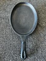 Corona 167 Cast Iron Oval Skillet Comal, 15"x 7", Colombia, Integrated Handle