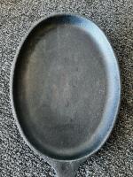 Corona 167 Cast Iron Oval Skillet Comal, 15"x 7", Colombia, Integrated Handle - 3