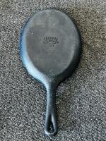 Corona 167 Cast Iron Oval Skillet Comal, 15"x 7", Colombia, Integrated Handle - 4