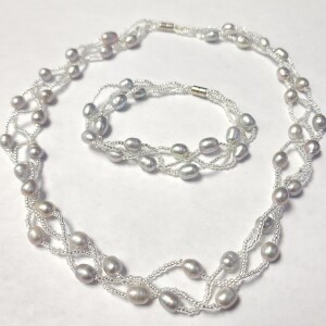 $200 Fresh Water Pearl Necklack And Bracelet Set