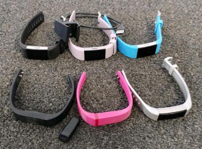 Fitbit lot: Fitbit Flex, Fitbit Alta HR, Fitbit Charge 2 (unable to power on)