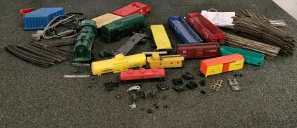 Vintage HO and O Scale Model Train Lot &ndash; Lionel 4060 Transformer + Tracks, 10+ Cars, Parts