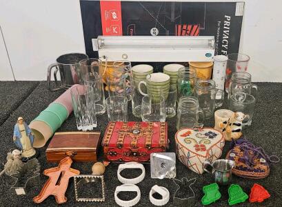 Light ballast and bulb, mixed lot of glassware, mugs and more.