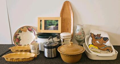 Assorted Kitchenware & D&eacute;cor: Rival Crock-Pot, Bella Slow Cooker, CorningWare, Scooby-Doo Towel