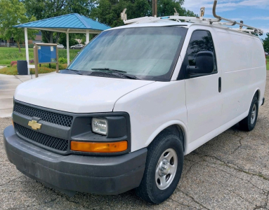 2005 CHEVROLET EXPRESS - RWD!
