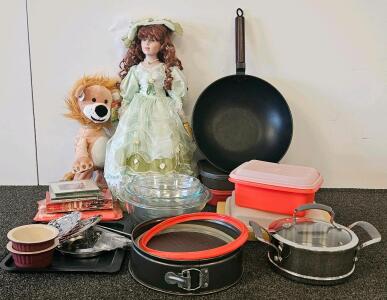 Mixed Lot Pyrex Mixing Bowls, Tupperware, OXO, Metal Cookware, Wok, Bakeware, Accessories