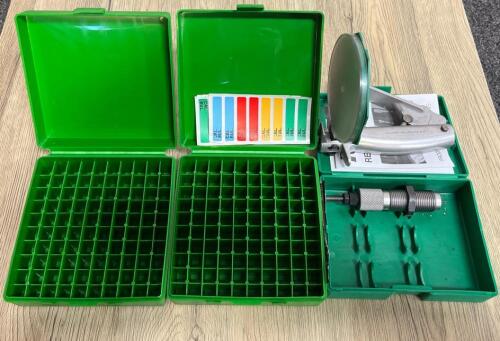RCBS Reloading Tool Set: Universal Hand Priming Tool, 2x 100-Round Cartridge Boxes, Reloading Die (shelf 3)