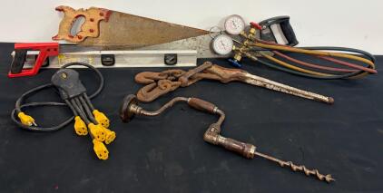 Mixed Lot: 3 Hand Saws, Spirit Level, Manifold Gauge, Lebus T4 Chain Binder, Drill, Power Splitter (FL 3)