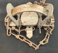 Duke #4 Coil Spring Foot-Hold Trap Set with Accessories (FL 10) - 3