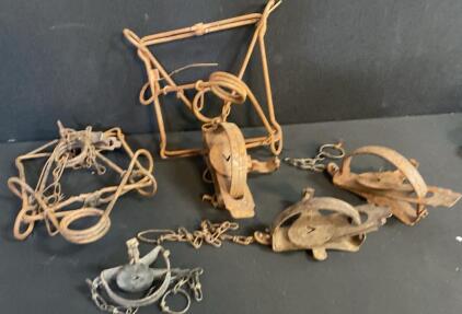 Vintage Steel Animal Traps Lot &ndash; #7 Leg-Hold & Conibear-Style Body-Grip, Chains, Heavy Rust, 6pc ( Shelf 7 )