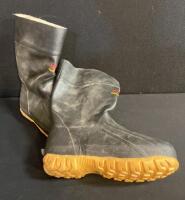 Cabela's Size 9 Thinsulate Insulated Rubber Boots, Black/Yellow Outsole, Waterproof, Hunting ( Shelf 7 ) - 2