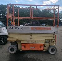 JLG 2030ES Electric Scissor Lift, 20ft Platform Height, 800lb Capacity, Solid Non-Marking Tires *Runs and Drives* - 4