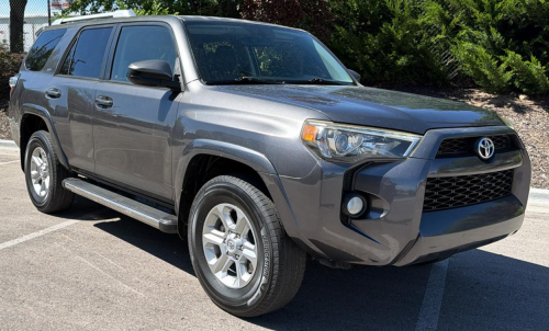 2014 TOYOTA 4-RUNNER - TOUCH SCREEN STEREO!
