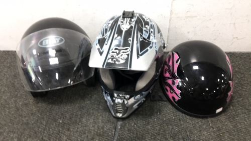 (1) Dirt Bike Helmet, (2) Motorcycle Helmets