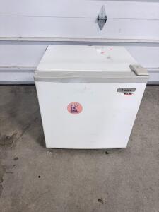 Haier Welbilt 1.7 cu ft Mini Fridge, White, Compact Refrigerator, Single Door