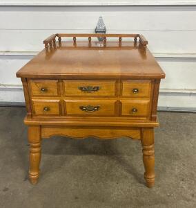 Colonial Style Wooden End Table with Spindle Gallery, 2 Drawers, Brass Hardware, Maple Finish 23inWx25inDx24.5H