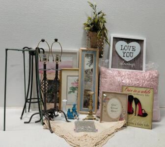 Home D&eacute;cor Mixed Lot: 10+ Items Including Framed Art, Lamps, Bedding, and Decorative Accents