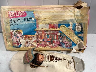 1975 Mattel Barbie Fashion Plaza Playset #9525 with Original Box