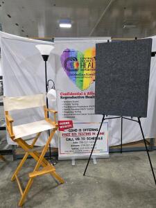 Bar-Height Wooden Director&rsquo;s Chair, Roll up Poster Stand, Display Holder and Puzzle Board