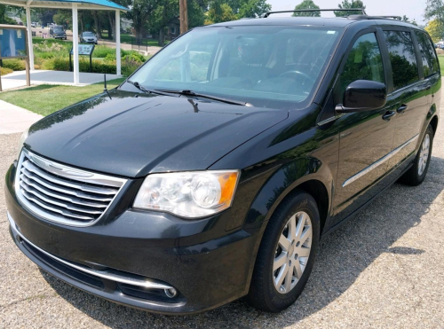 2014 CHRYSLER TOWN & COUNTRY - BACKUP CAMERA!