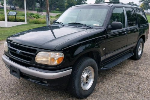 1998 FORD EXPLORER - LEATHER SEATS!