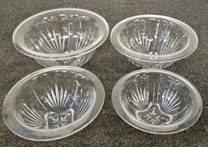 Vintage Clear Pressed Glass Nesting Mixing Bowls With Starburst Pattern &ndash; Set Of 4