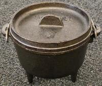 Lodge #5 Cast Iron Dutch Oven With Flanged Lid And Bail Handle