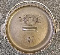 Lodge #5 Cast Iron Dutch Oven With Flanged Lid And Bail Handle - 2