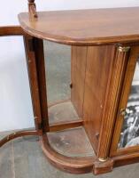 Antique Curved Glass Display Cabinet With Mirrored Back and Brass Accents - 4