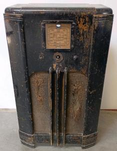 RCA Vintage Console Radio, Multi-Band Dial, Large Speaker, Estimated Late 1930s-Early 1940s