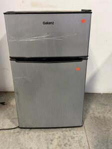 Galanz GLR31TS1E02 3.1 cu. ft. Compact Refrigerator, Dual Door, Stainless, 120V, 2021, Serial BX21071980027