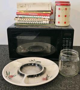 Mainstays MSF0B100072352 0.7 Cu Ft Countertop Microwave Oven, 700W, Black (tested, works)