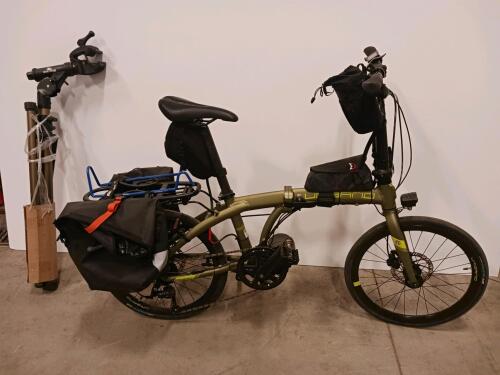 Urbano Urban G1 Folding Bicycle, 20" Wheels, Disc Brakes, 8-Speed, Pannier/Rack, Plus Bike Hand Stand