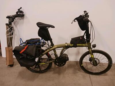 Urbano Urban G1 Folding Bicycle, 20" Wheels, Disc Brakes, 8-Speed, Pannier/Rack, Plus Bike Hand Stand