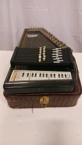 Chromaharp 12-Bar Autoharp, 36 Strings, With Case, Labeled Chord Bars, Black And Gold Finish