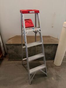 Davidson 527-05 Aluminum 5 Ft Stepladder, Type III, 200 lb Capacity, Household, Tool Tray (F-3)