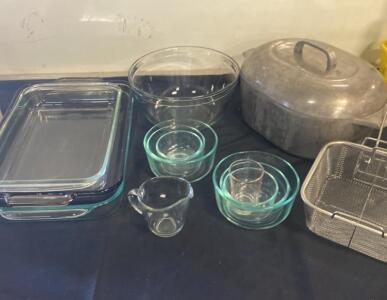 Vintage Mixed Kitchenware: Pyrex-Style Bakeware, Roaster, Fry Basket, Mixing Bowls, 9-Piece Set ( R6 )
