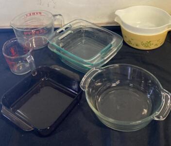 Vintage Pyrex & Fire King Glassware Set &ndash; Measuring Cups, Spring Blossom Bowl, Square Bakers USA ( R8)