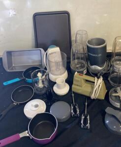 Nutribullet 600 Series Blender, Hamilton Beach 6-Speed Hand Mixer, Assorted Cookware ( Powers On ) ( R8 )